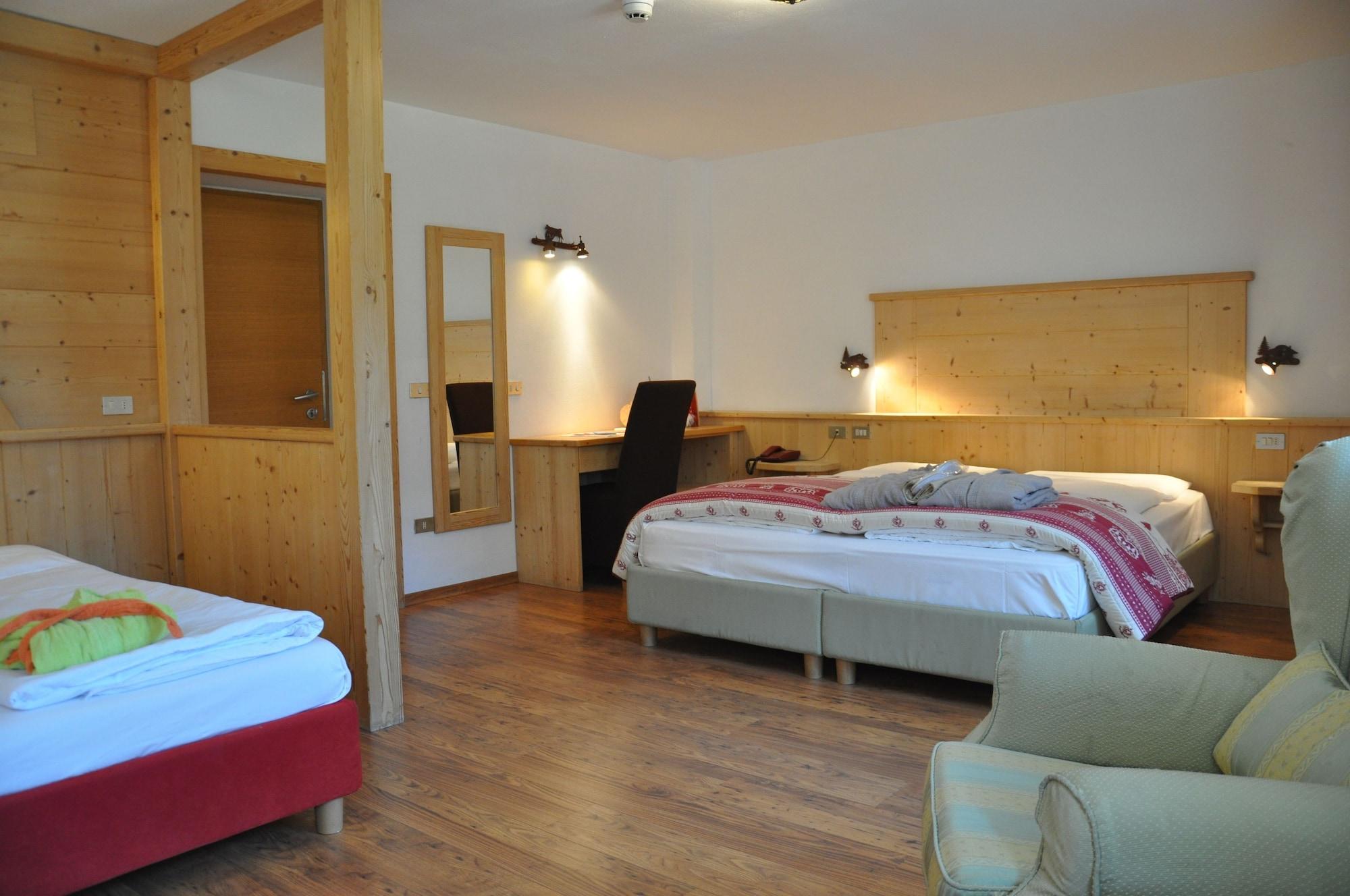 Alpenlife Hotel Someda Moena Esterno foto