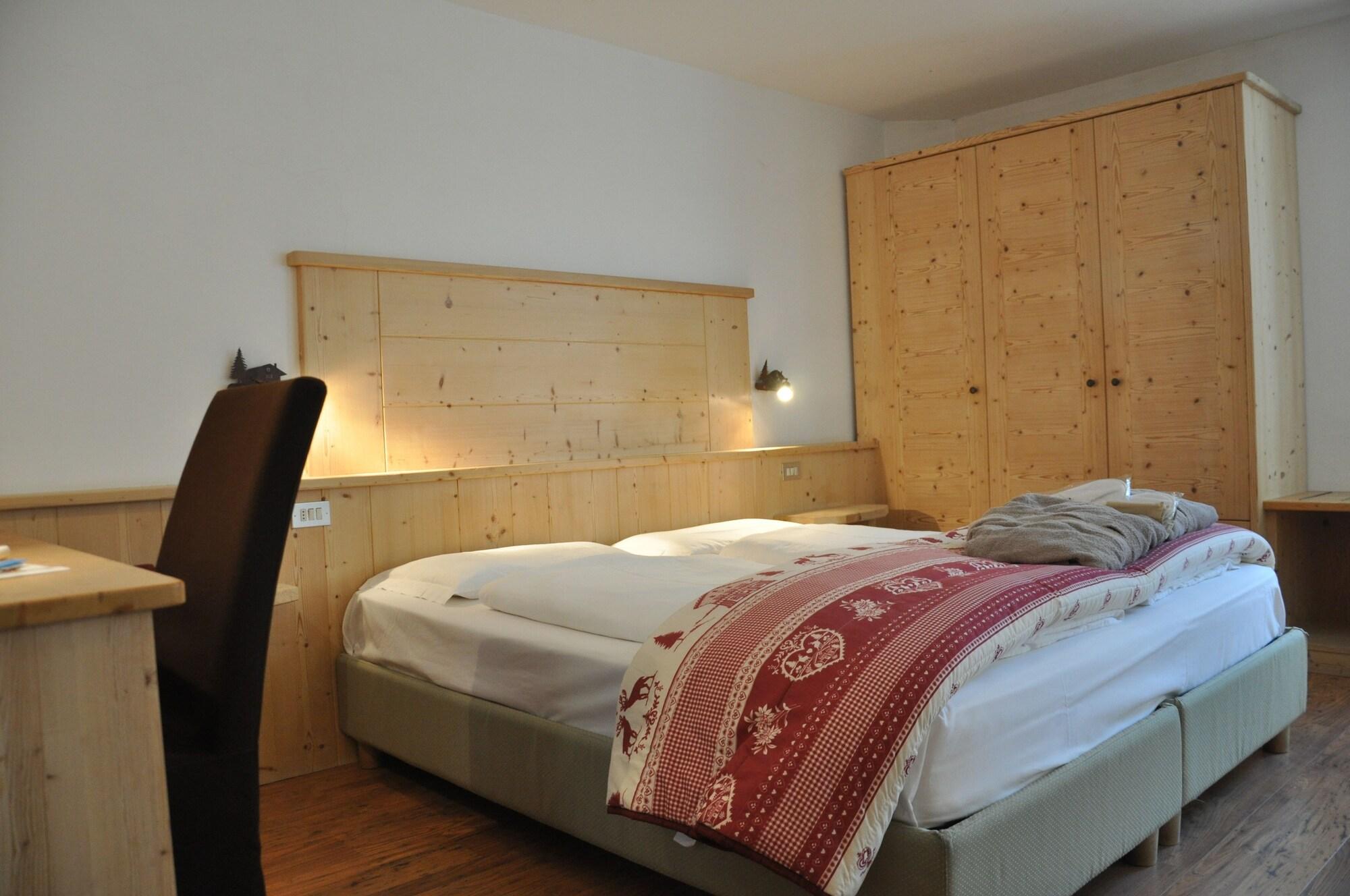 Alpenlife Hotel Someda Moena Esterno foto