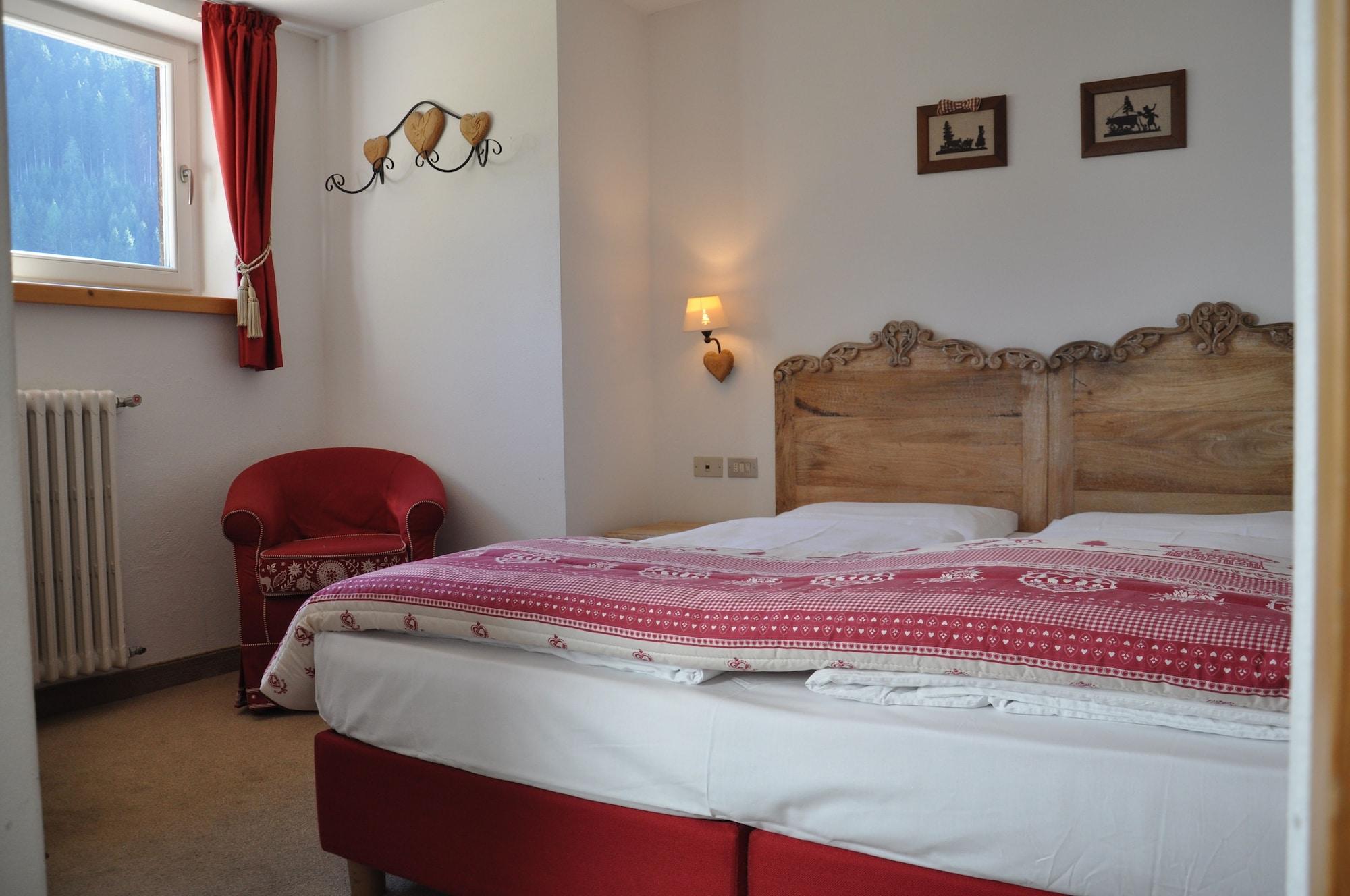 Alpenlife Hotel Someda Moena Esterno foto