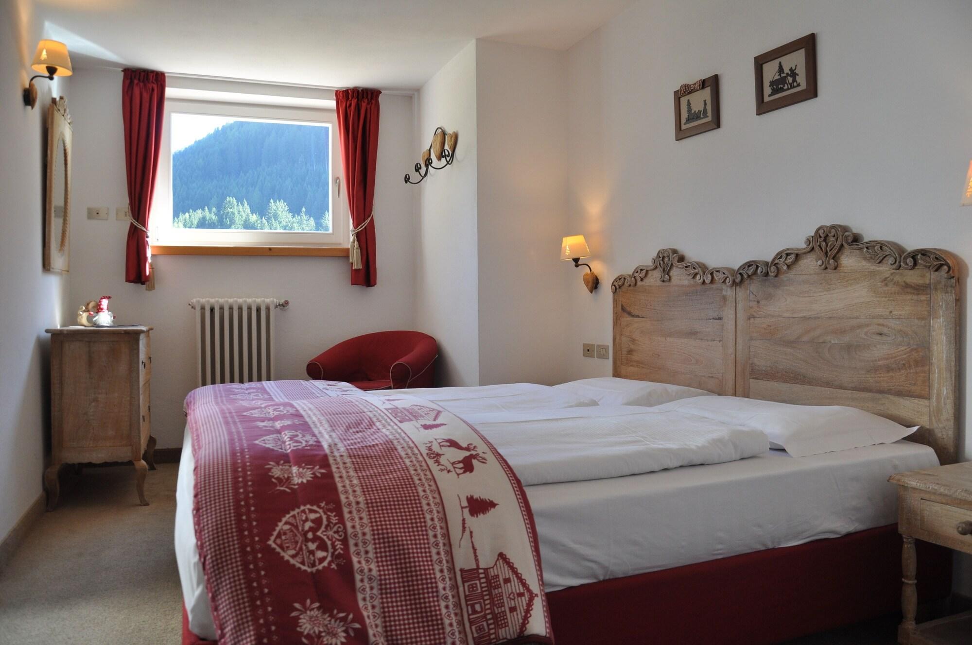 Alpenlife Hotel Someda Moena Esterno foto