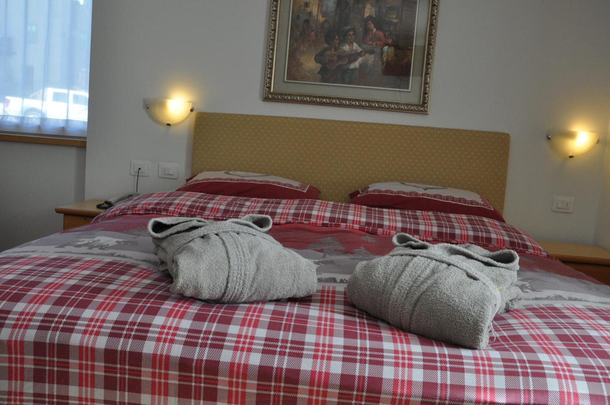 Alpenlife Hotel Someda Moena Esterno foto