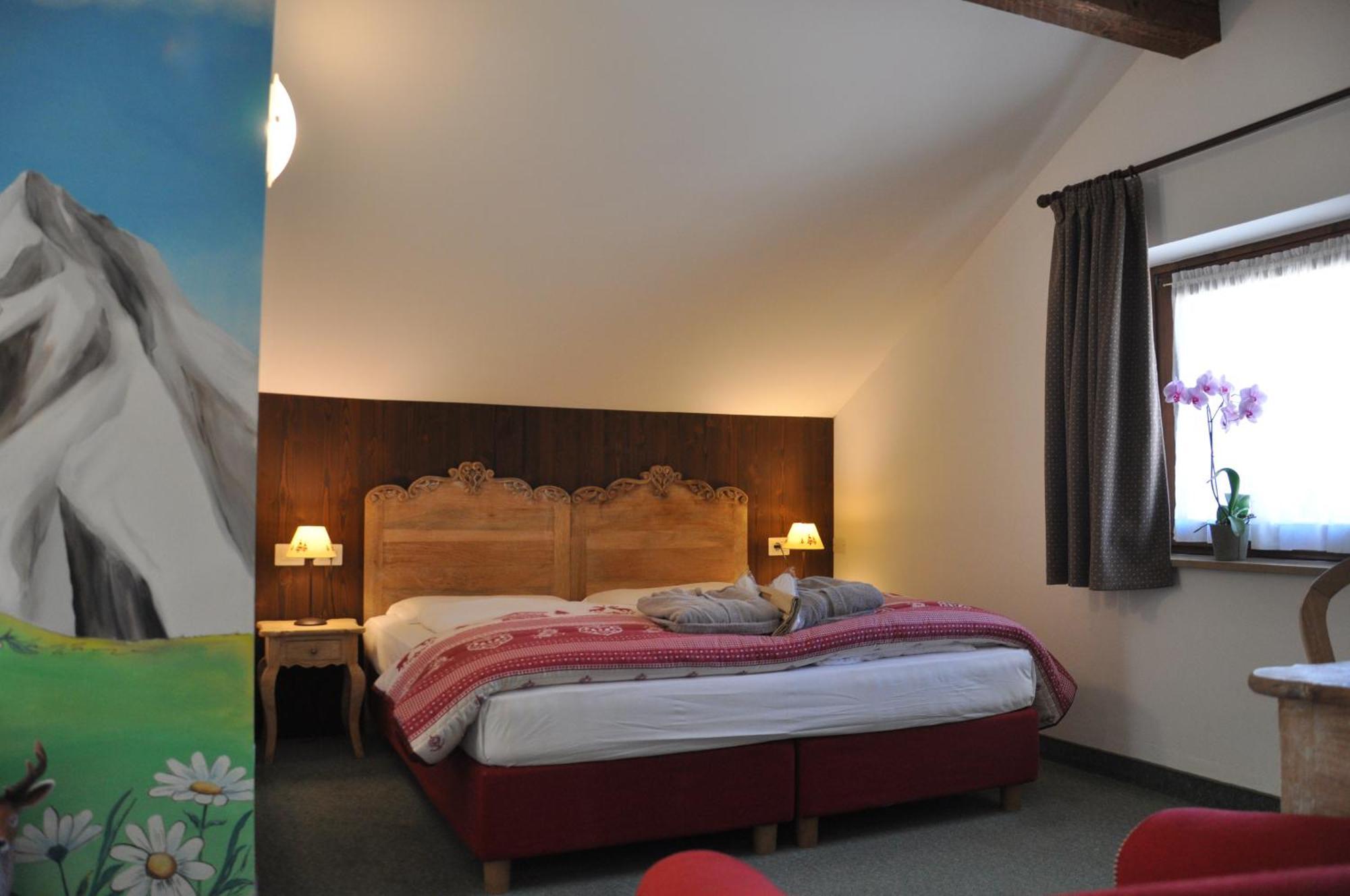 Alpenlife Hotel Someda Moena Esterno foto